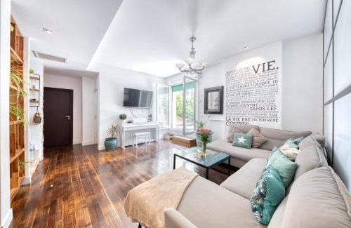 Jean-Medecin Apartment | Peaceful Haven, Terrace in Nice