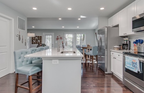 Pasadena House | Peaceful home overlooking a quiet cove-perfect getaway!