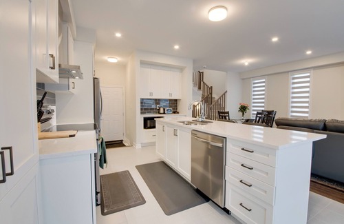 Ottawa Division Bed & Breakfast | Peaceful House at Barrhaven Ottawa