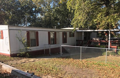 Texanna House | Peaceful Lake Eufaula Getaway walking distance to Duchess Creek