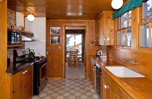 Brockway House | Peaceful Lakefront Home with Gorgeous Lakeviews and Hottub