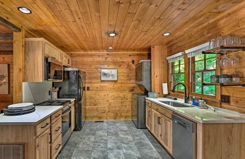 Moravian Falls Cabin | Peaceful Moravian Falls Cabin Near Fishing!