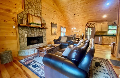 Blue Ridge Cabin | Peaceful Mountain Escape with Hot Tub, Fire Pit, Year-Round Views, Stream sounds