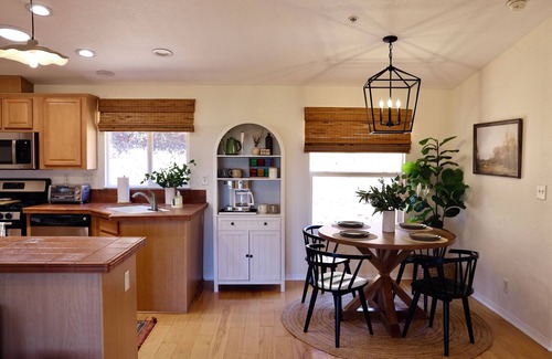 North Ridge House | Peaceful mountain getaway! Amazing sunset deck + nearby trails