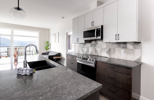 McKinley House | Peaceful Mountain Views By The Beach | 3 BR 3 BATH