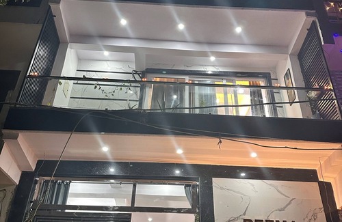 New Delhi House | Peaceful Oasis: Modern 1BR Escape