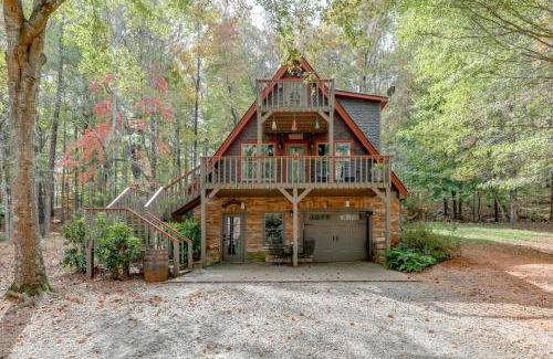 Gainesville House | Peaceful Paradise Cabin Farmhouse with Huge Hot Tub