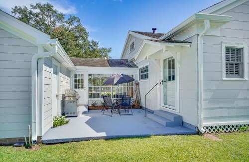 Baldwin House | Peaceful Patio, Sunroom Pet-Friendly Baldwin Home