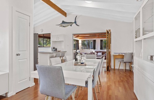 Shoal Bay House | Peaceful pet friendly bushland escape