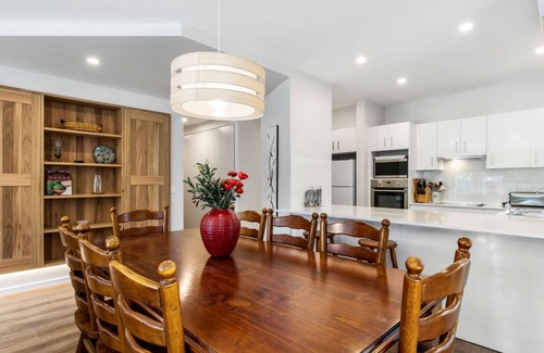 Noosaville Apartment | Peaceful Private Waterfront Apartment in Noosaville
