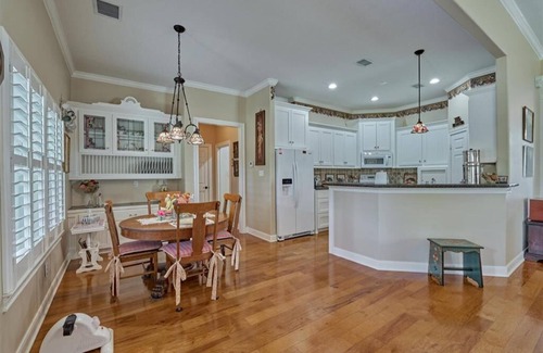 Conroe House | Peaceful, quiet, friendly, seconds from dining, shopping, schools, and commute.