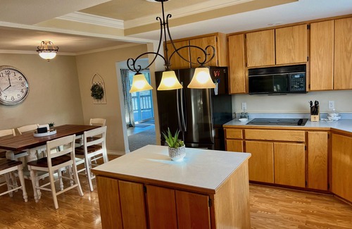 Bonners Ferry House | Peaceful Secluded Farmhouse - 10 minutes from Bonner's Ferry