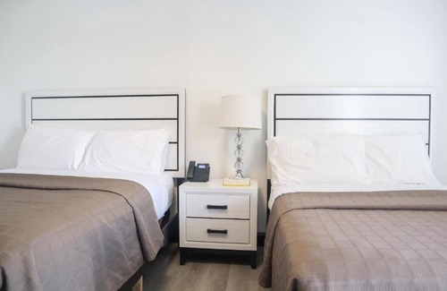 Ronks Hotel | Peaceful Stay near Rockvale Outlets w/Parking Available on Site