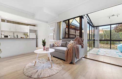 Epsom House | Peaceful & Stylish home in TOP Epsom school Zone