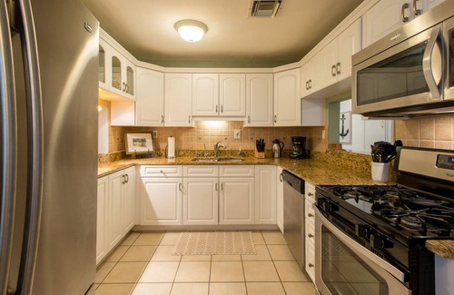 Gulfport House | Peach Hideaway - Caged, Heated Pool & Florida Room