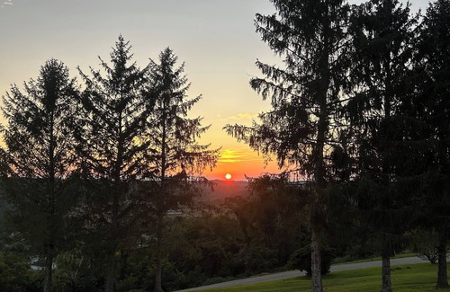 West Columbia House | Peak Retreat is a private 3-bedroom house with WiFi and AC in tranquil Racine OH