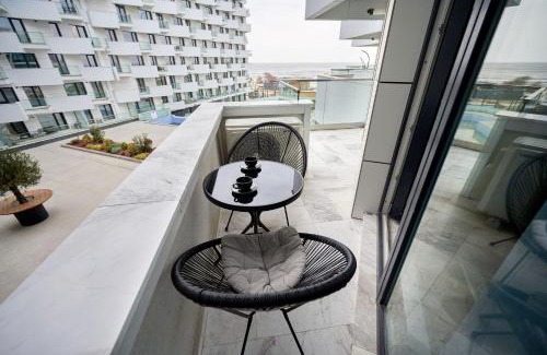 Mamaia-Sat Apartment | Pearl Apartment in Infinity Beach Resort - parking