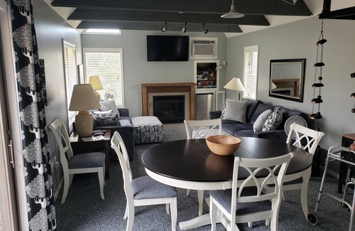 Clymer Condo | Peek-N-Peak Studio Loft Condo w/Fireplace