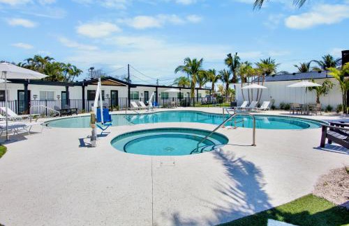 Bradenton Beach Hotel | Pelican Post at Anna Maria Island Inn