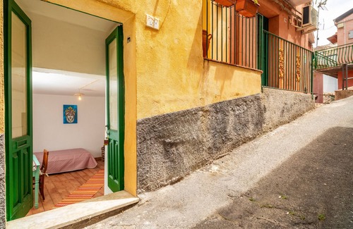 Rovittello Apartment | Pension 'Camera Familiare Vintage' with Shared Terrace and Wi-Fi