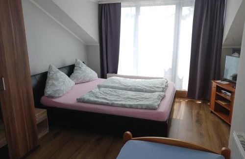 Bad Fallingbostel House | Pension Strohm im Lieth Café