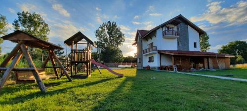 Polovragi House | Pensiunea Colț de rai