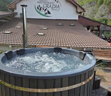 Suncuius House | Pensiunea Gradia Șuncuiuș