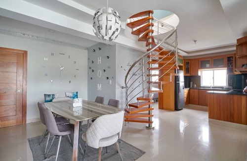 Evaristo Morales Apartment | Pent House Plas Additional Apartment 19 People, Great Location
