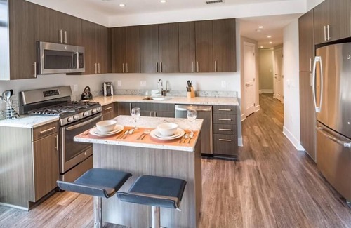 Aurora Highlands Apartment | Pentagon City 2 BR | Steps from Whole Foods
