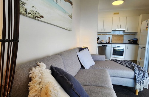 Coogee Apartment | Penthouse Apartment With Ocean Views - 1 Bed, 1 Bath, Parking. Coogee Beach