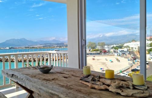 Gordons Bay Central Apartment | Penthouse on the beach, Jacuzzi with 3 bedrooms