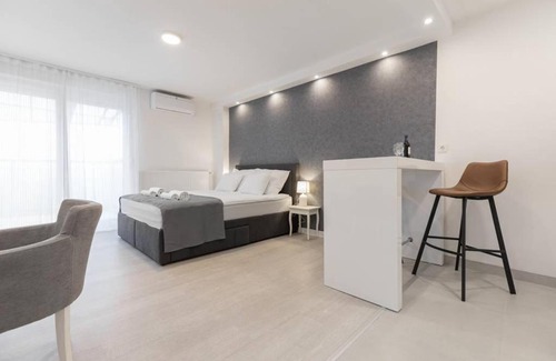 Novi Zagreb Apartment | Penthouse "Sky 17" s balkonom i besplatnim parkingom