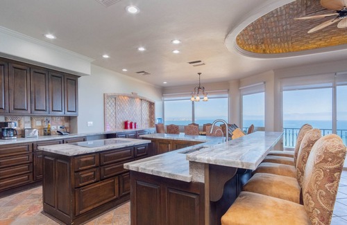 La Choya Condo | *Penthouse* Sleeps 12*/Hot Tub/Pool Table WiFi/Kings