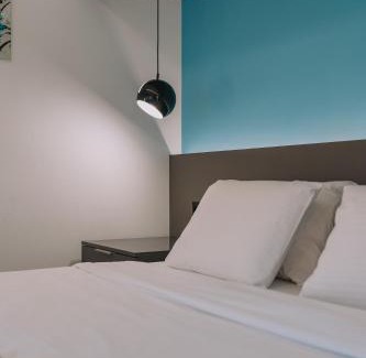 Filopappou Apartment | Penthouse Studio with Hot Tub in Athens