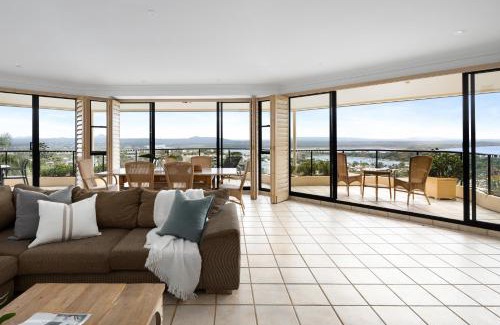 Noosa Heads House | Penthouse with Incredible Views & Pool