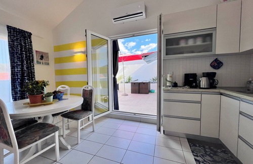 Necujam Apartment | Penthouse with large terrace 50 m from the beach: an oasis of peace and beauty.