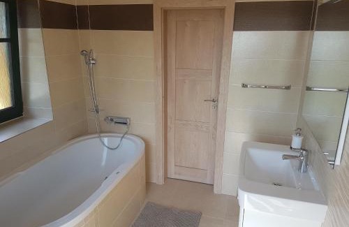 Okresanec House | Penzion/Motorest Na Písku