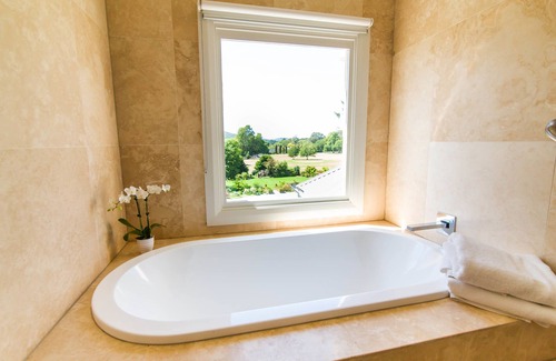 Bowral Hotel | Peppers Craigieburn