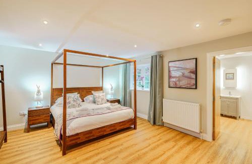 Newton Stewart House | Peregrine Cottage with Hot Tub