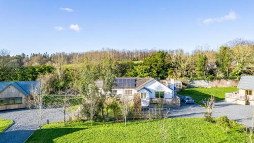 Newton Stewart House | Peregrine Cottage with Hot Tub