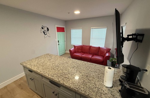 Liberty City Apartment | Perfect Central Last Minute Stay!
