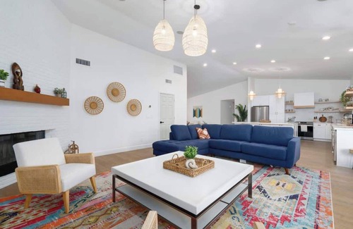 Paradise Valley Village House | Perfect Family Retreat: Pool, Mini Golf + Jacuzzi