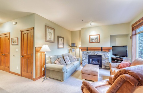 Nordic Estates House | Perfect first-floor townhome with patio, kitchen, fireplace & mountain/ski views
