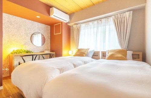 Sumida Villa | Perfect for Families and Groups Spacious 197m2 Home with 8 Bedrooms 3 Bathrooms Sleeps 15 in Ryogoku with Parking and 3 Stations