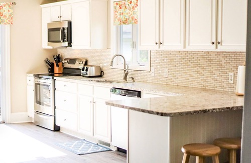 South Haven House | Perfect for Family - HEATED POOL thru early Oct, WALK to Downtown/Beach, HOT TUB