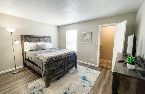 Northwest Corpus Christi Apartment | Perfect for Group with 2BR, 2BA and Pool