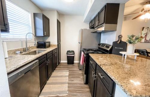 Northwest Corpus Christi Apartment | Perfect for Group with 2BR, 2BA and Pool