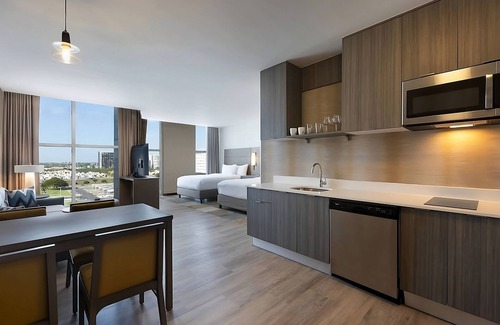 Xcumpich House | Perfect For The Whole Family! 2 Relaxing Units, Free Parking & Breakfast, Pool