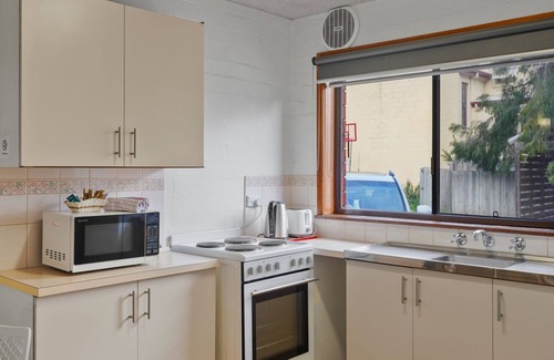 Port Fairy House | Perfect for your beach holiday, you are only a stone's throw to the Port Fairy East Beach