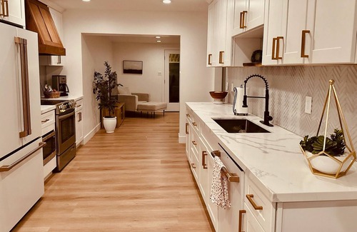 Canyon Rim House | Perfect Home for your Utah Adventure! Walk to REI, grocery and ski shops.